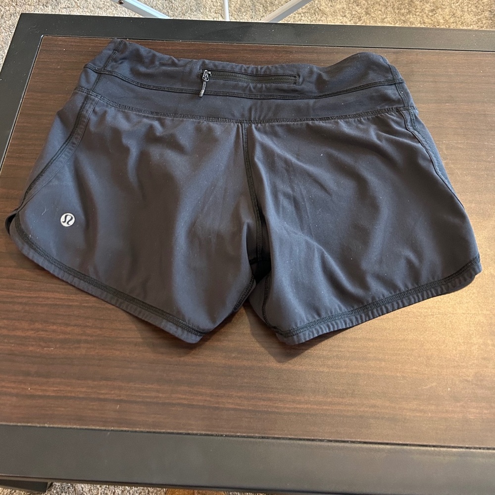 Lululemon Black Shorts 4" (Size 4)